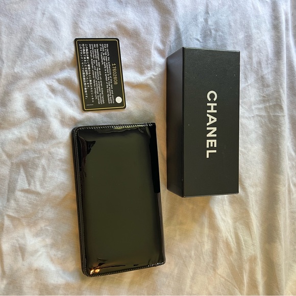 CHANEL 100% Authentic Black Patent Leather Wallet.  Like New. - Picture 3 of 13